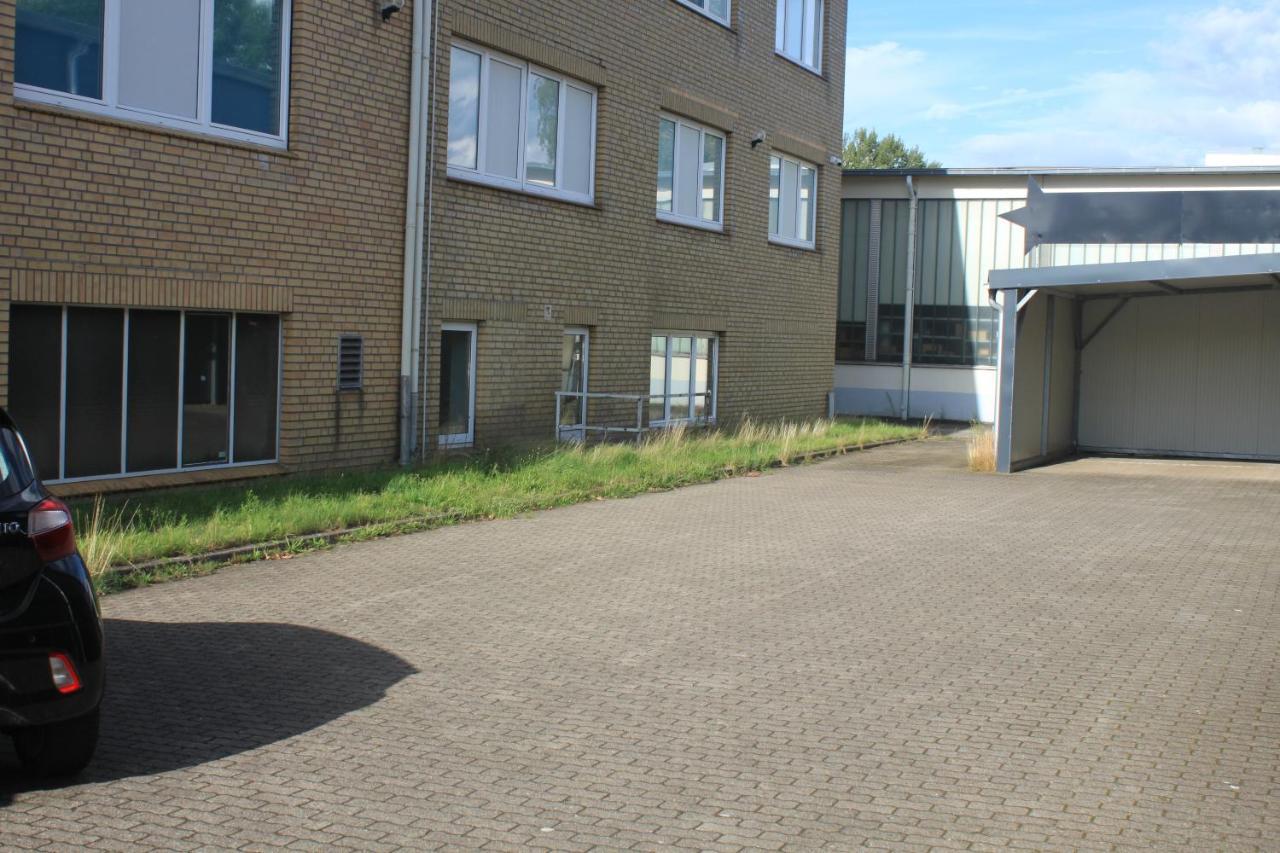 R B Apartment Am Airport Hamburg - 1-4 Personen - Kueche - Smart Tv - Waschmaschine - Perfekt Fuer Geschaeftsreisende Oder Familien Esterno foto